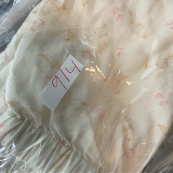 Old navy cream flower shorts size medium - Picture 4 of 4